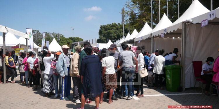 SANTÉ PUBLIQUE – De nombreux patients au rendez-vous pour des prestations de soins gratuites au stade Barea Mahamasina