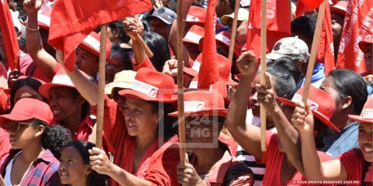 TRAVAIL – Le montant du salaire minimum d’embauche de nouveau débattu, le décret attendu au plus tard le 1er mai