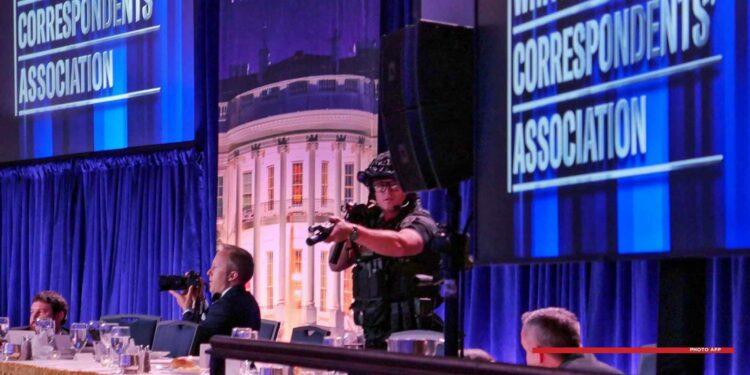 ETATS-UNIS – Un assaillant armé tente de forcer l&rsquo;entrée du “dîner des correspondants” auquel Donald Trump était présent