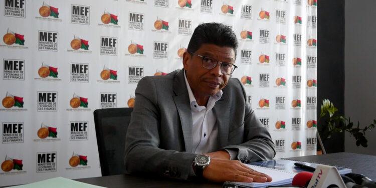 HERINJATOVO RAMIARISON, MINISTRE DE L’ECONOMIE ET DES FINANCES – “Le secteur informel de subsistance ne doit pas servir de bouc émissaire”