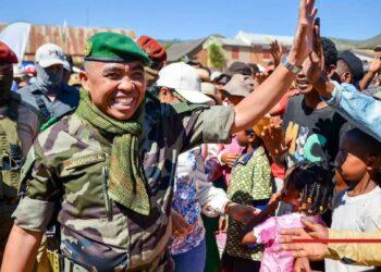 TOURNEE PRESIDENTIELLE – Le Colonel Michaël Randrianirina en visite dans le village d’origine de sa grand-mère maternelle à Ambohimena – Antsirabe