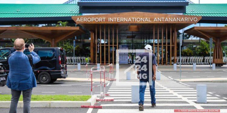 GESTION AÉROPORTUAIRE – Siteny Randrianasoloniaiko appelle l’Etat à entrer dans le capital de Ravinala Airports