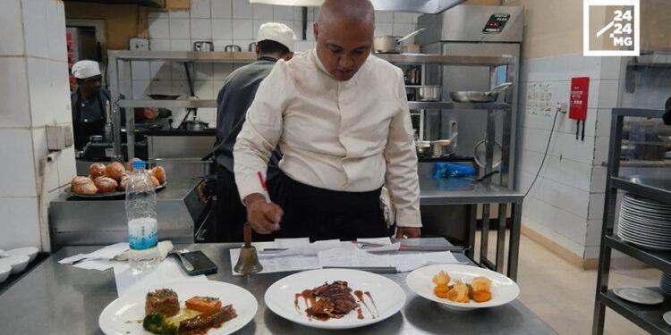 GASTRONOMIE – Le Chef Arison Tojo Andrianiraisantsoa casse les codes et se donne des libertés à la Table des Hautes Terres