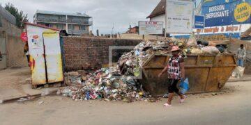CODE MUNICIPAL D’HYGIÈNE – Une amende de 50 000 ariary et la remise en état des lieux pour les dépôts inappropriés dans les bacs à ordure bacs publics, selon la mairie d’Antananarivo
