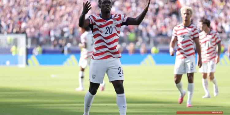 MONDIAL 2026 – L’UEFA dénonce “une ligne rouge” franchie par la Fifa avec la suspension du carton rouge de l’Américain Folarin Balogun