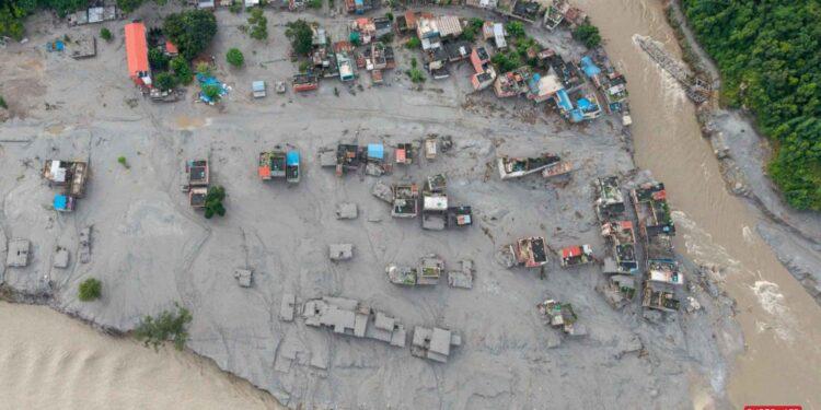 CATASTROPHE – Au moins 273 morts et plus de 1 300 disparus après la crue dévastatrice au Népal et au Tibet