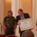 ENVIRONNEMENT – Le professeur Jonah Ratsimbazafy élevé au grade de Grand Officier de l’Ordre national