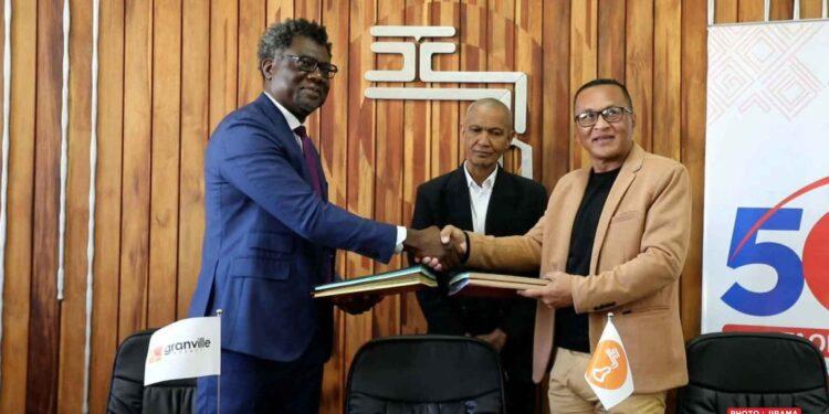 ÉNERGIE SOLAIRE – La Jirama s’associe à une entreprise panafricaine pour assembler des batteries et former ses techniciens